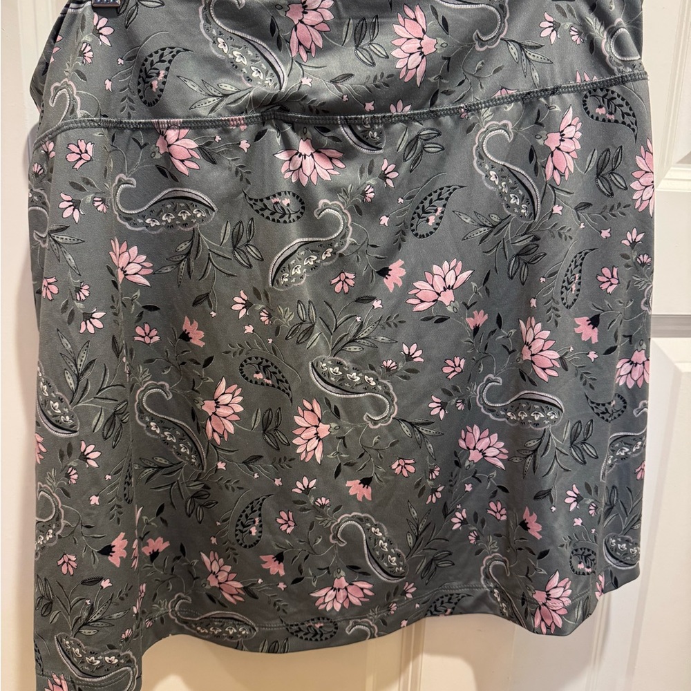 J Jill Fit sage Green Floral Skort with Pink Accents - Picture 4 of 6